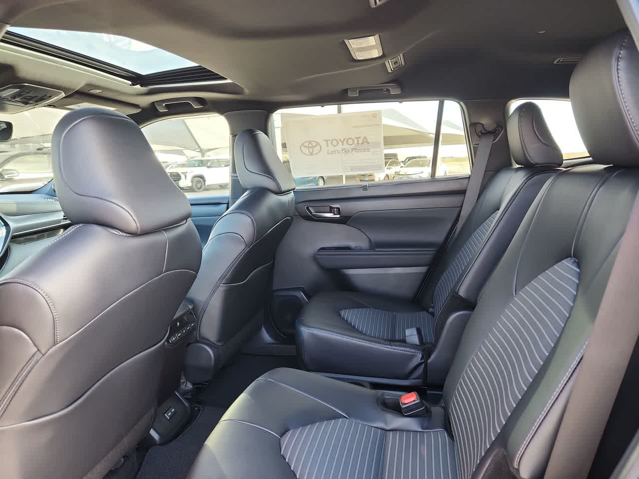 Thumbnail: 2026 Toyota Highlander - 16