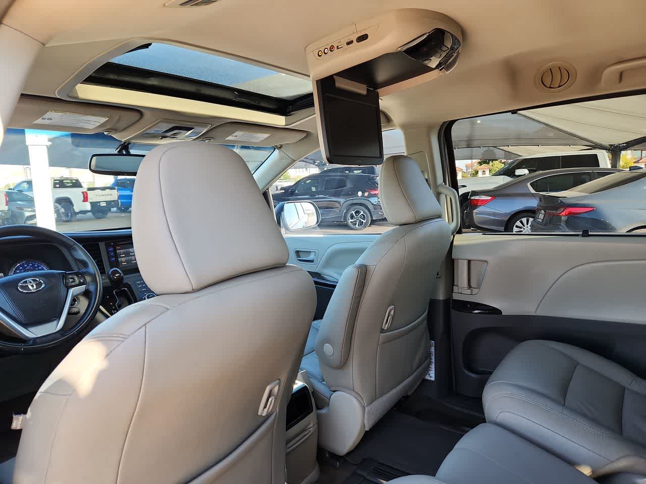 Thumbnail: 2016 Toyota Sienna - 16