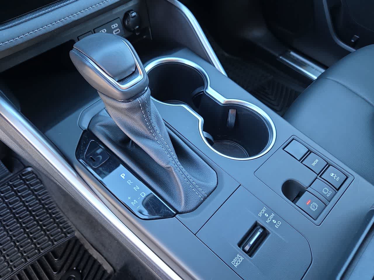 Thumbnail: 2023 Toyota Highlander - 25