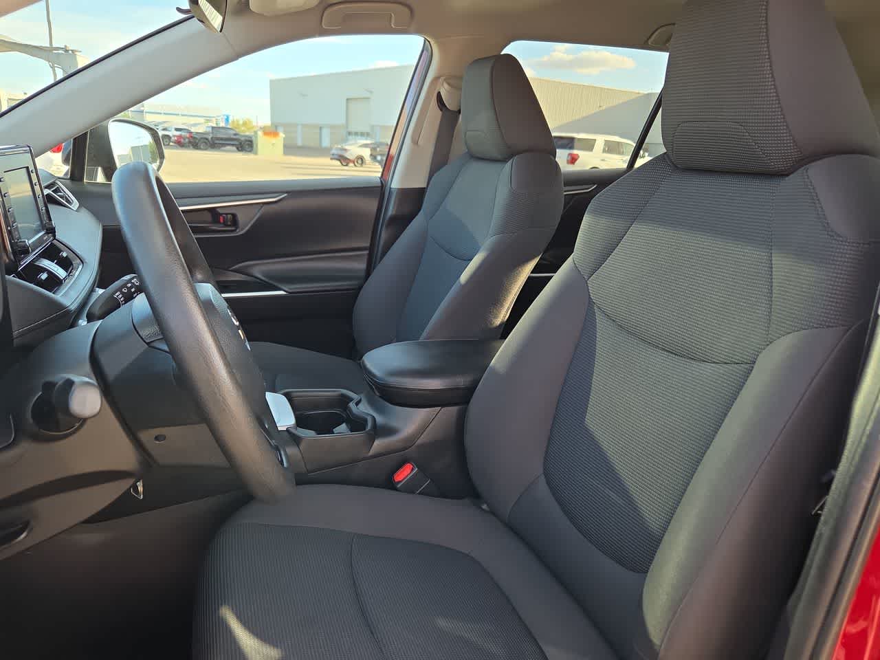 Thumbnail: 2021 Toyota RAV4 - 15