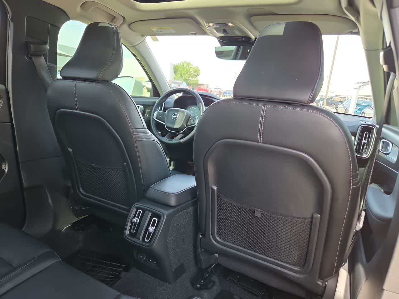 Thumbnail: 2021 Volvo XC40 - 16