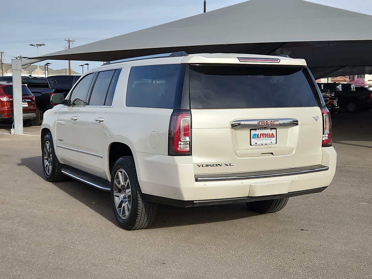 2015 GMC Yukon XL Denali 12