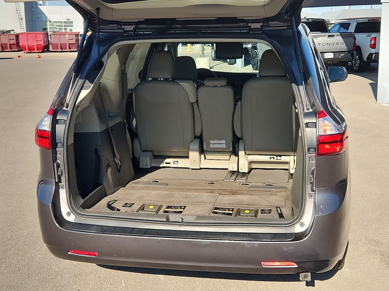Thumbnail: 2016 Toyota Sienna - 23