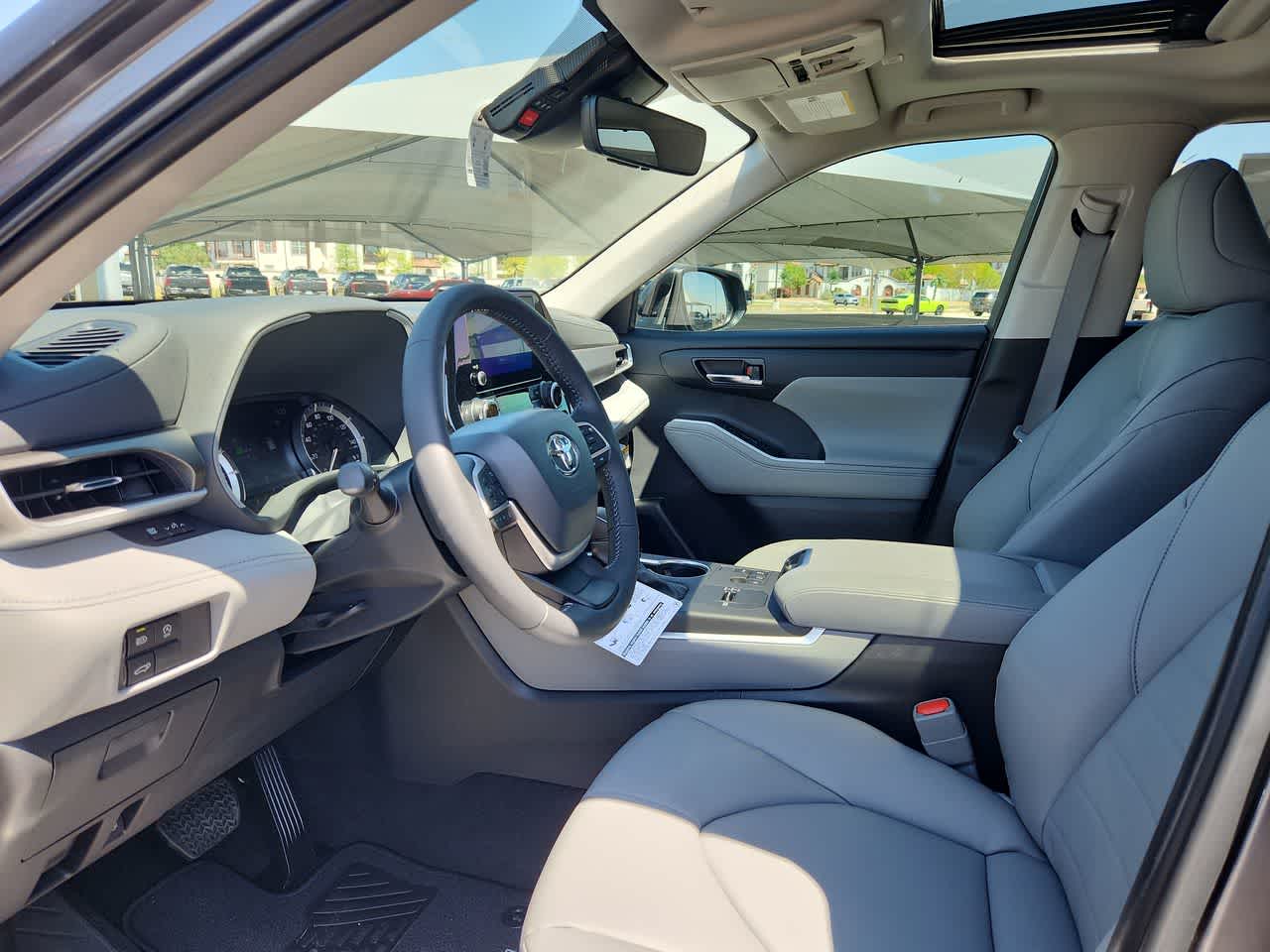 Thumbnail: 2024 Toyota Highlander - 10