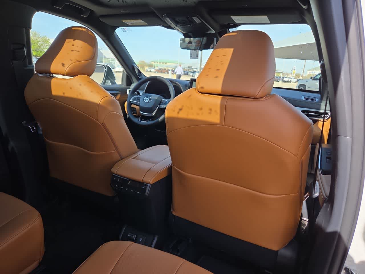 Thumbnail: 2026 Toyota Highlander - 16