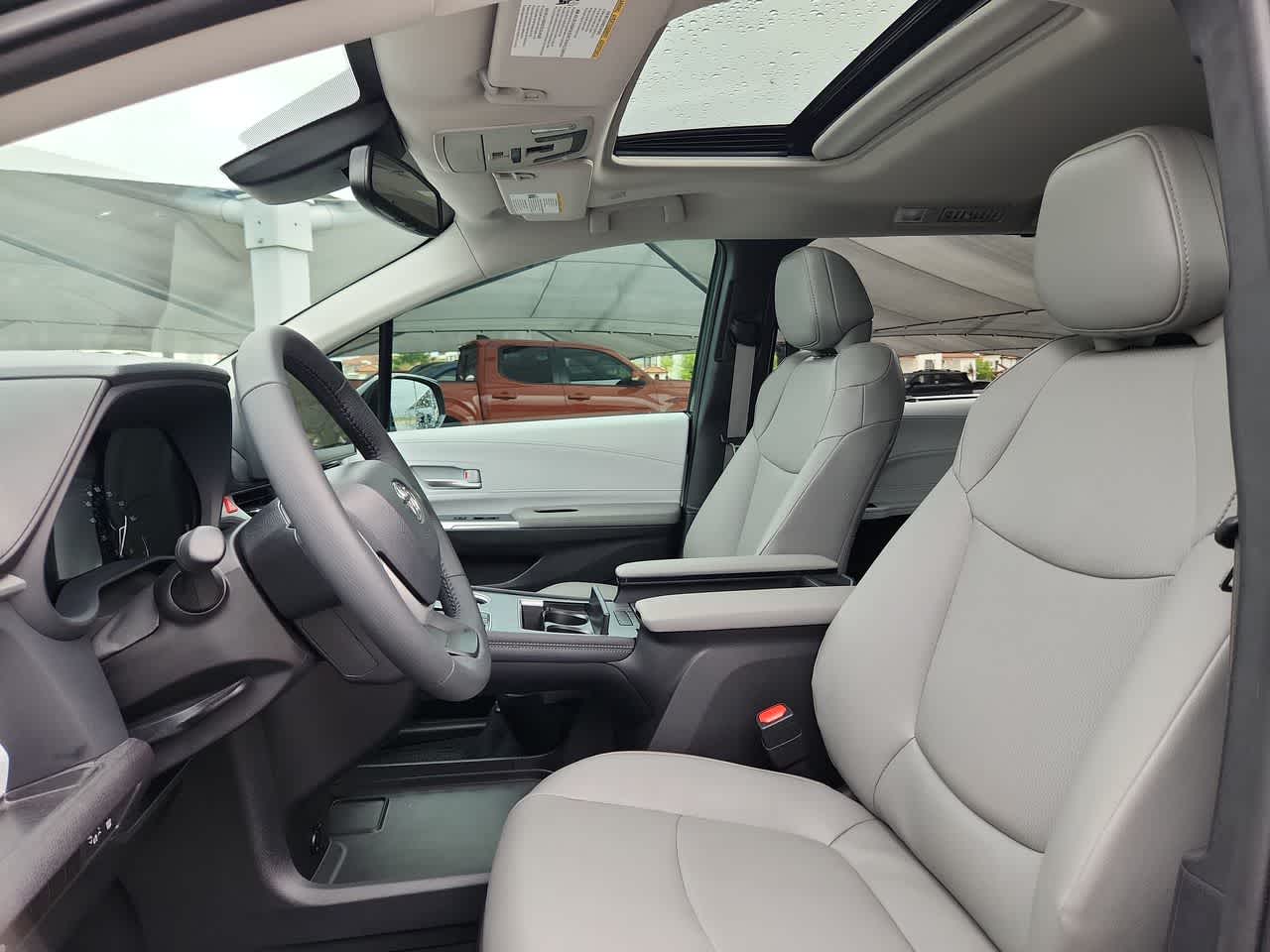 Thumbnail: 2025 Toyota Sienna - 15