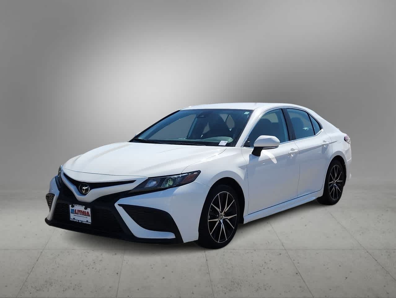 2023 Toyota Camry SE Hero Image