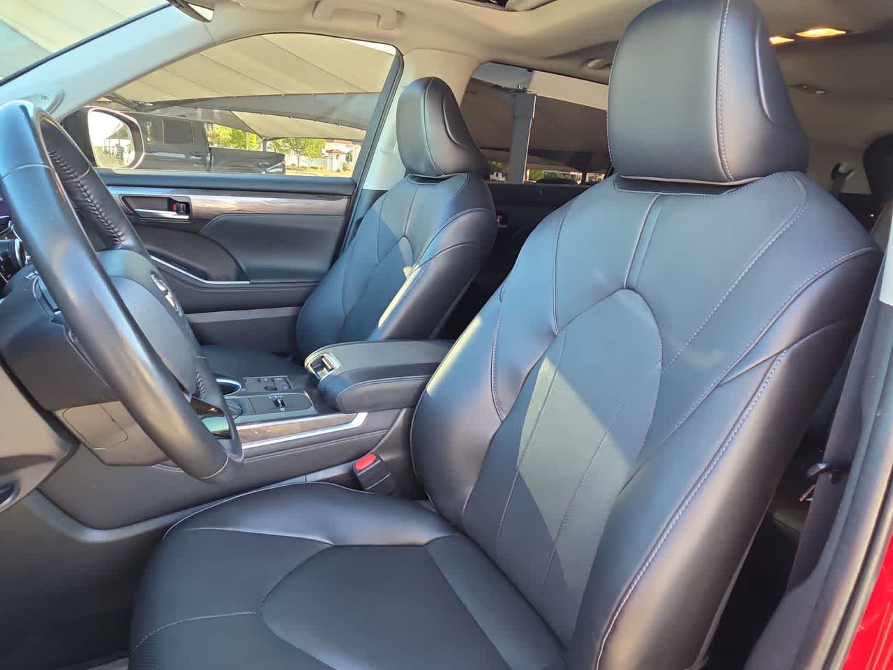 Thumbnail: 2023 Toyota Highlander - 15