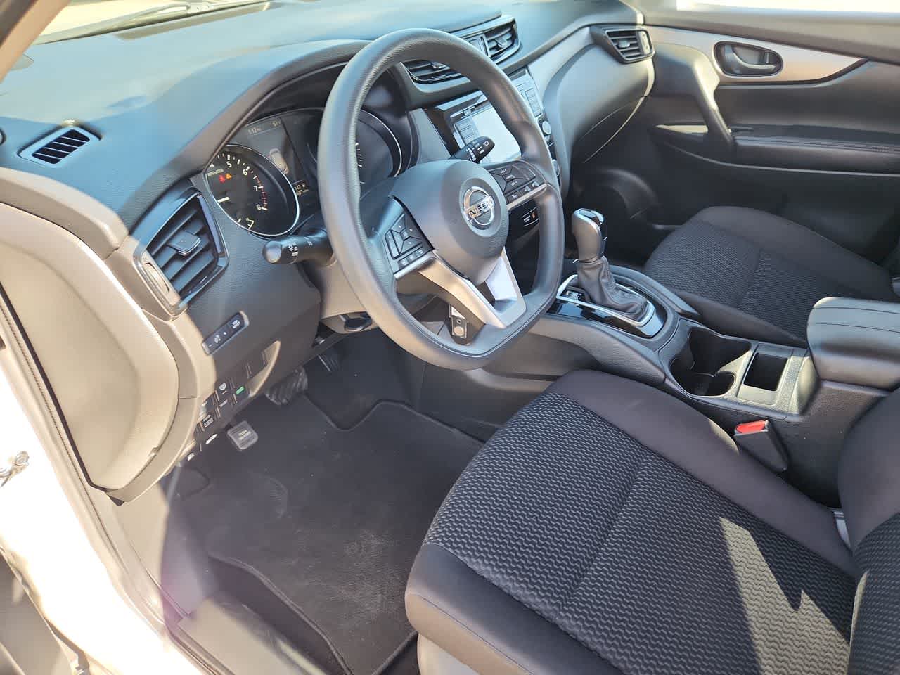 Thumbnail: 2020 Nissan Rogue Sport - 10