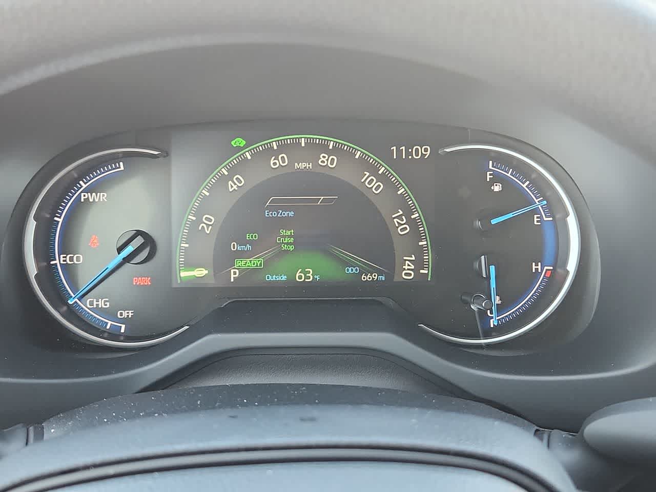 Thumbnail: 2025 Toyota RAV4 - 22