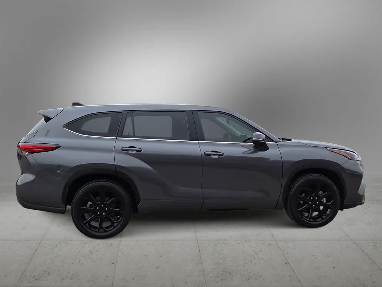 Thumbnail: 2023 Toyota Highlander - 9