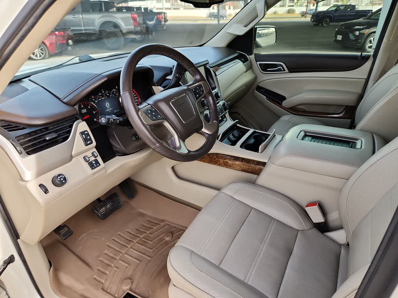 2015 GMC Yukon XL Denali 10
