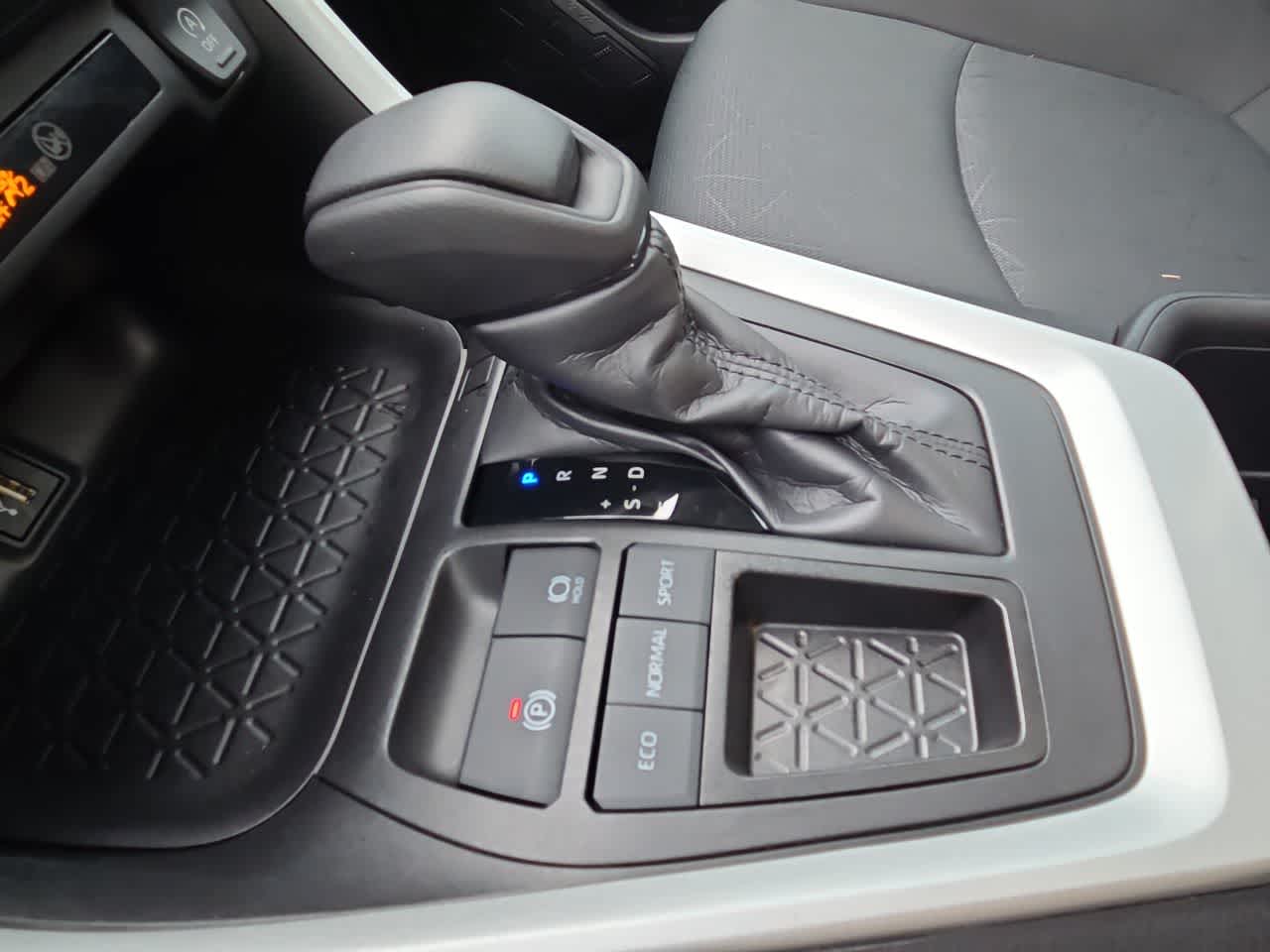 Thumbnail: 2024 Toyota RAV4 - 20