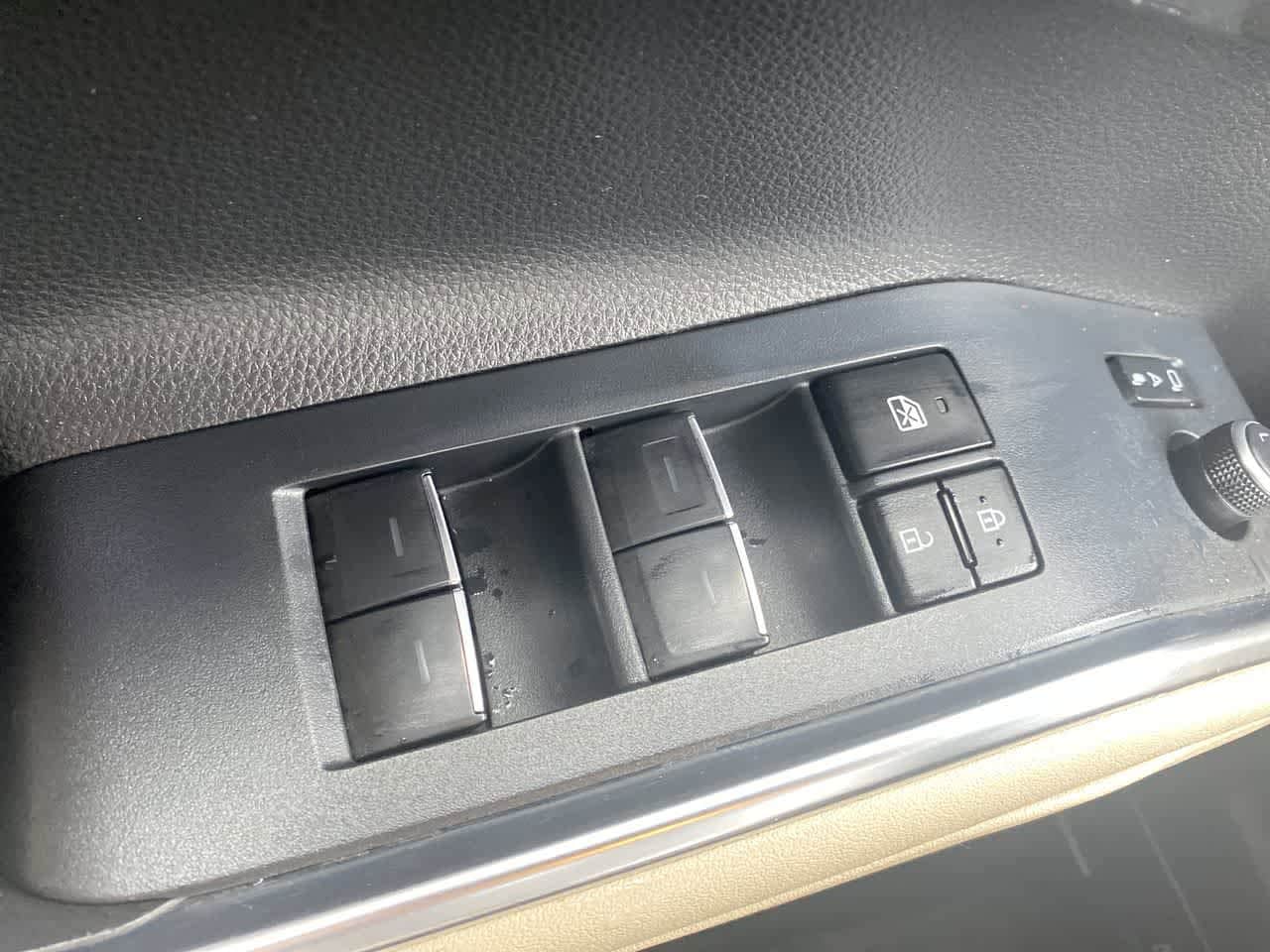 Thumbnail: 2023 Toyota Highlander - 13