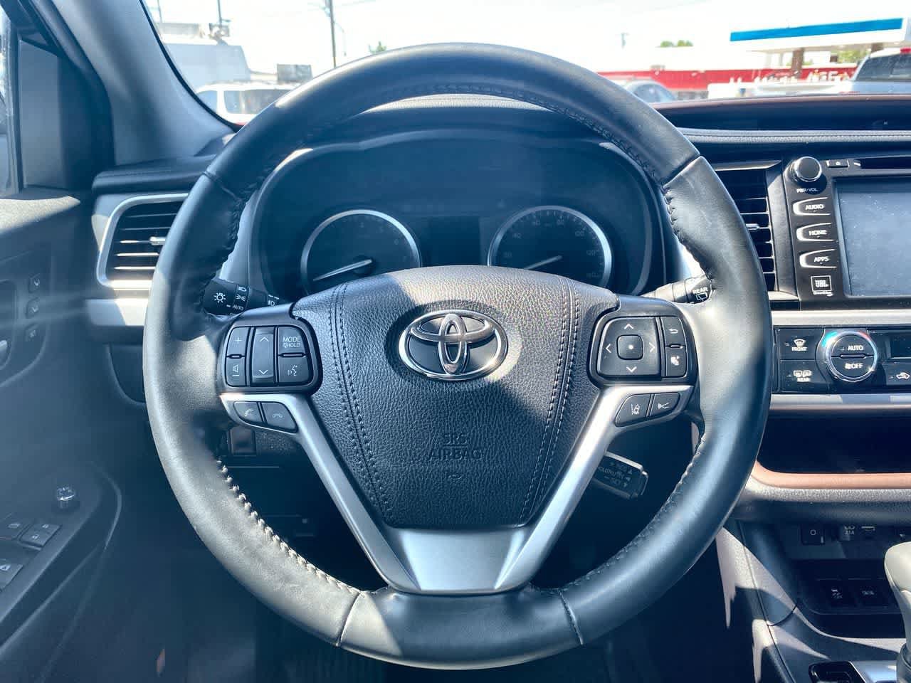 Thumbnail: 2019 Toyota Highlander - 14