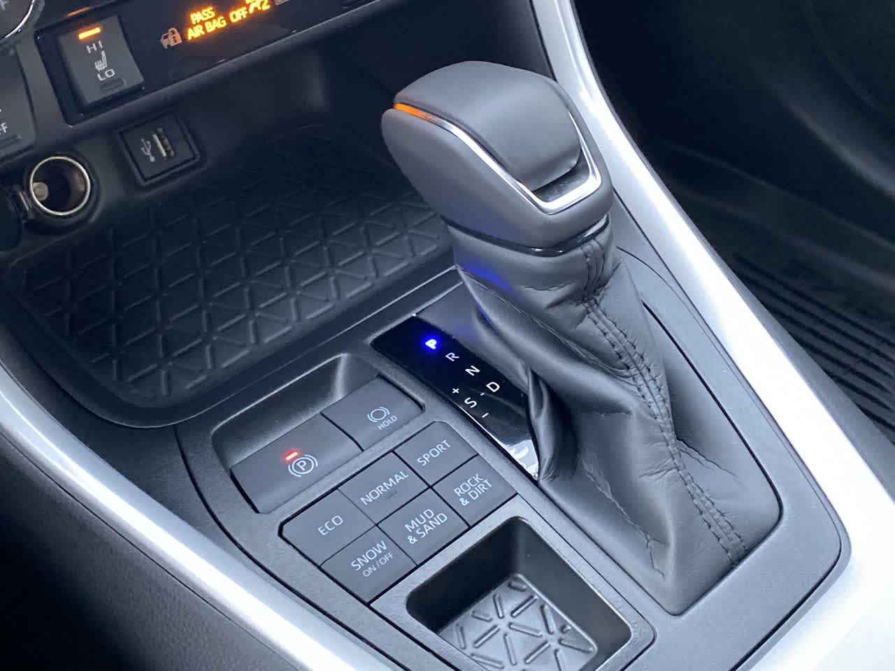 Thumbnail: 2025 Toyota RAV4 - 20