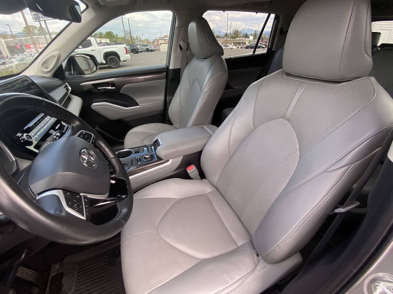 Thumbnail: 2022 Toyota Highlander - 11