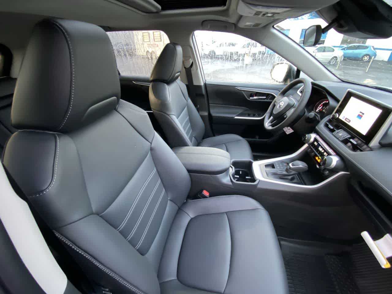 Thumbnail: 2025 Toyota RAV4 - 25