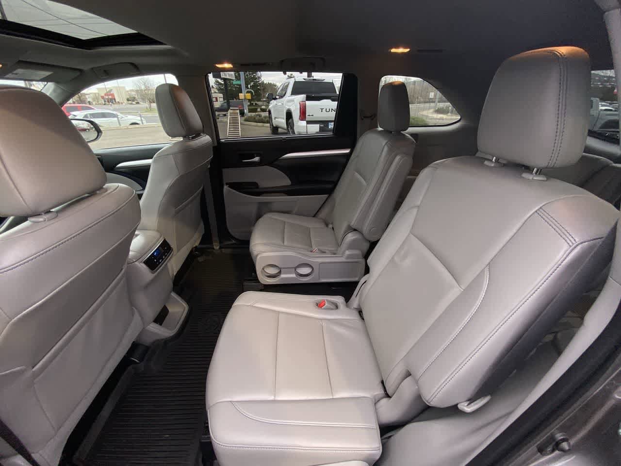 Thumbnail: 2019 Toyota Highlander - 23