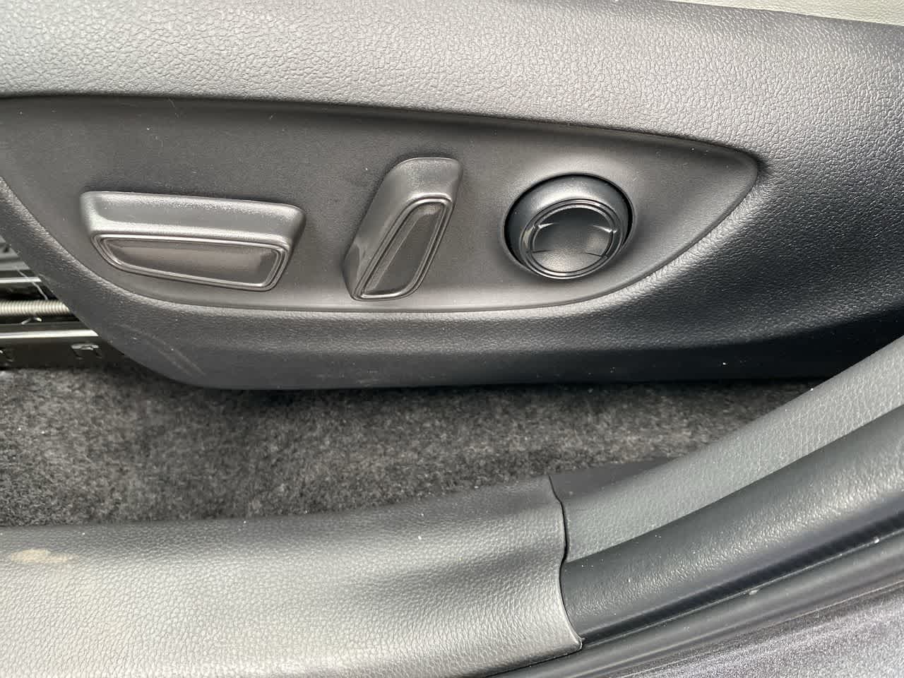 Thumbnail: 2025 Toyota RAV4 - 12