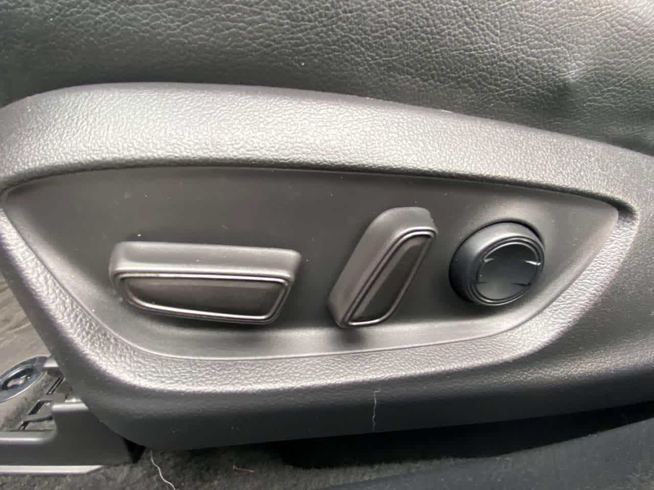 Thumbnail: 2022 Toyota Camry - 12