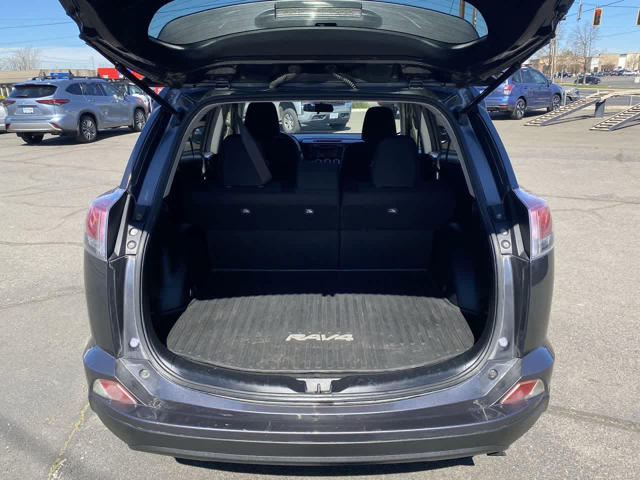 Thumbnail: 2016 Toyota RAV4 - 23