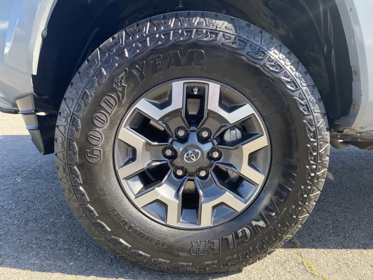 Thumbnail: 2019 Toyota Tacoma - 10