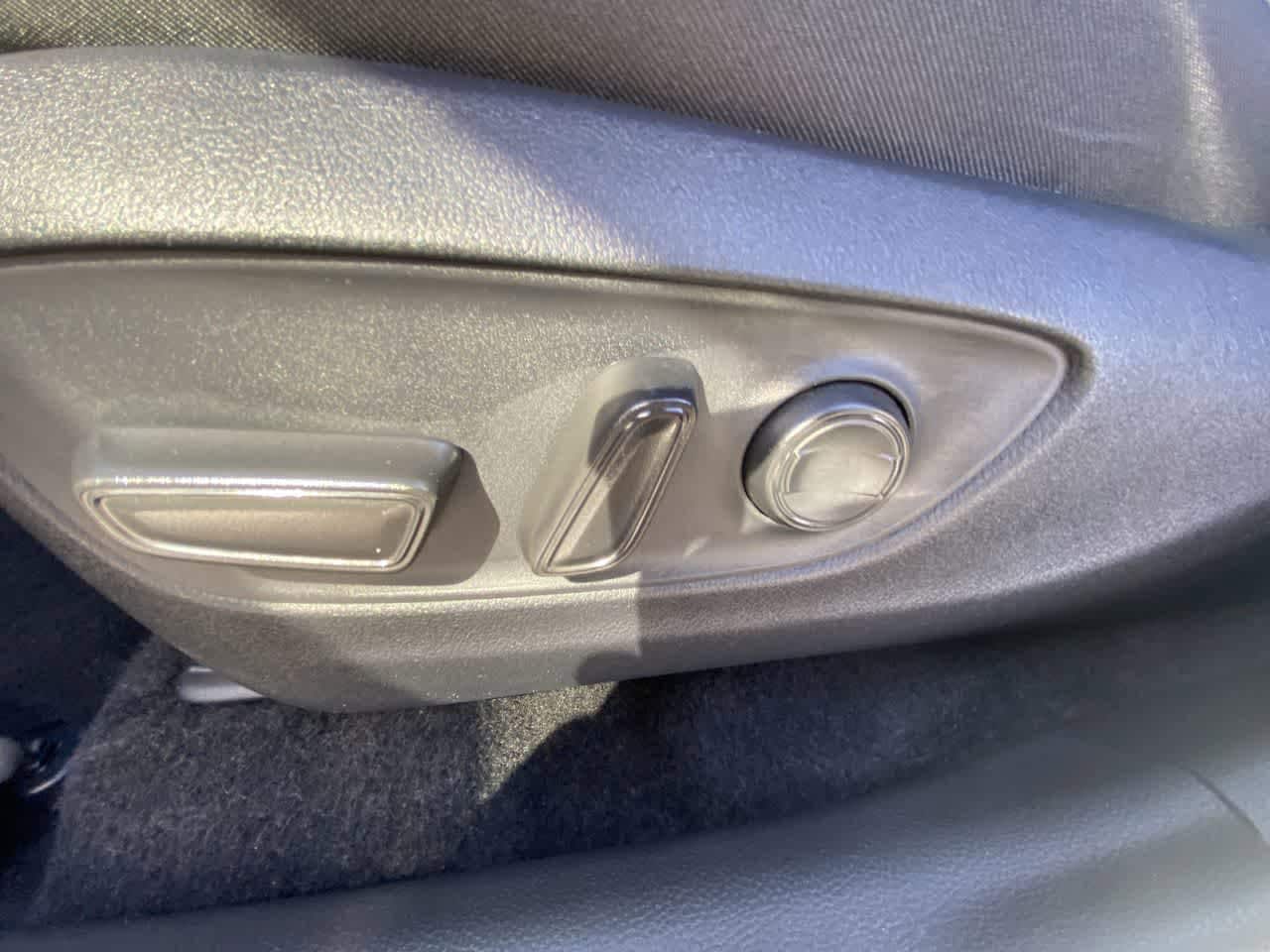 Thumbnail: 2025 Toyota RAV4 - 12