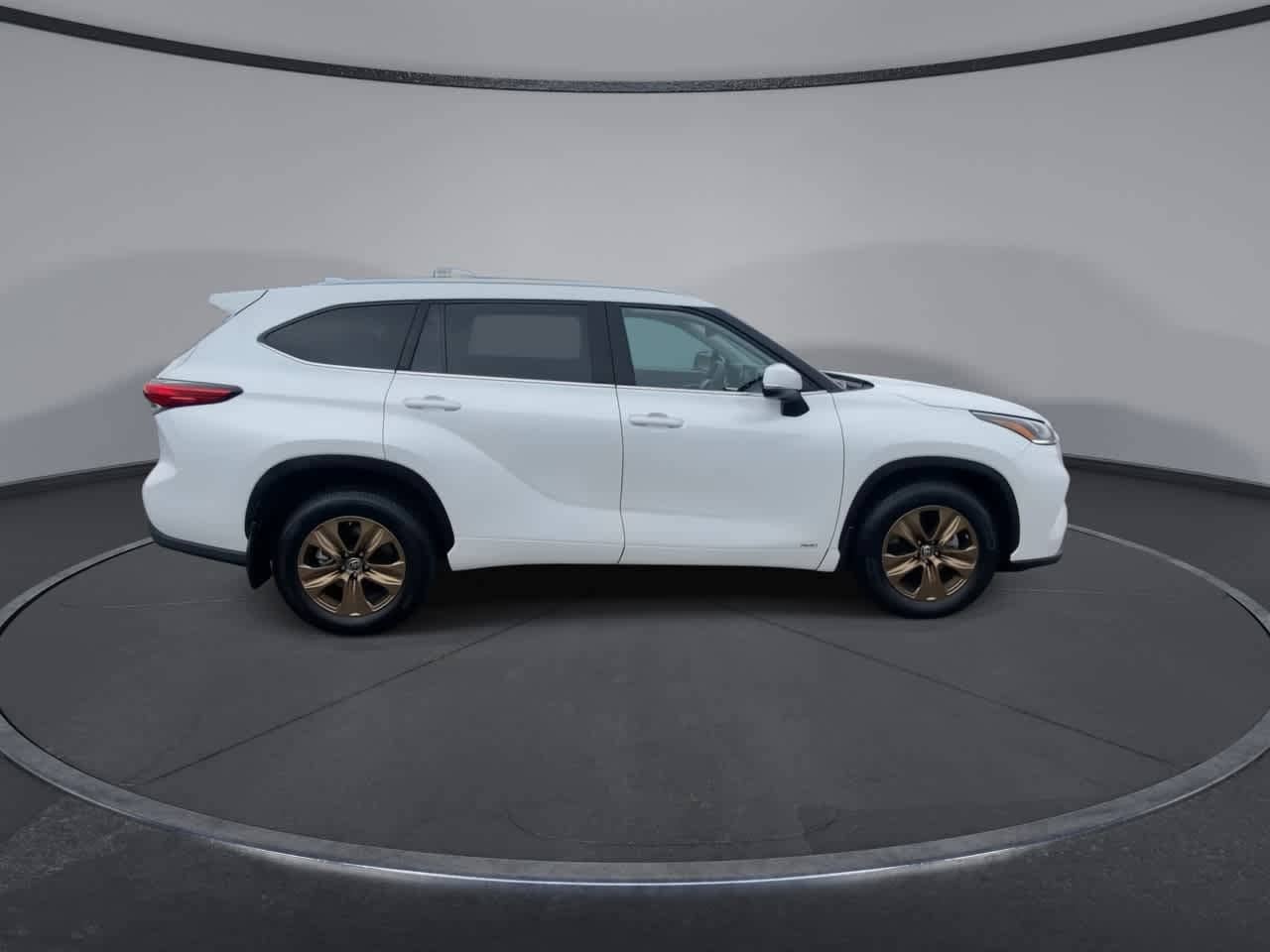 Thumbnail: 2022 Toyota Highlander - 9