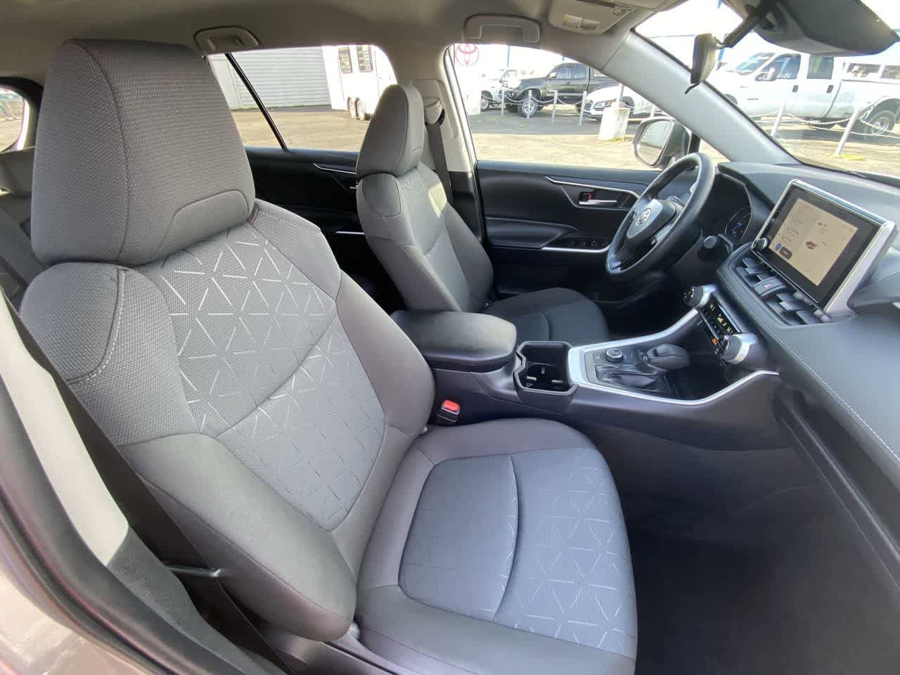 Thumbnail: 2025 Toyota RAV4 - 23