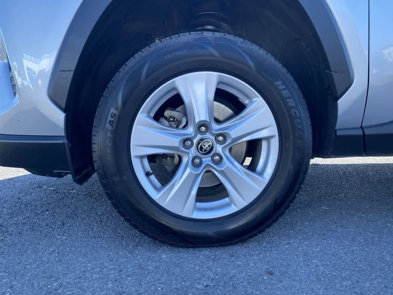 2021 Toyota RAV4 XLE 10