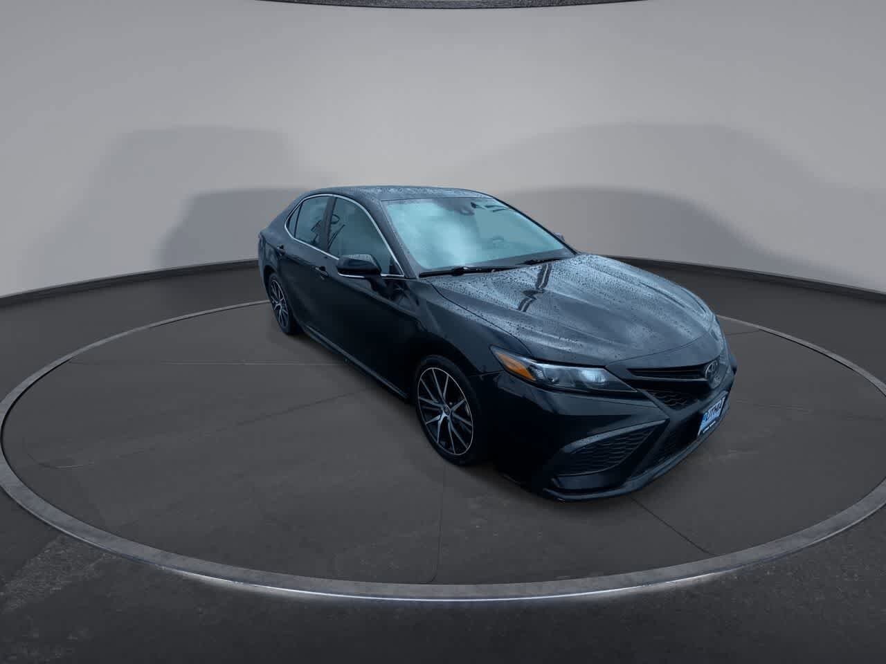 2022 Toyota Camry SE photo 2