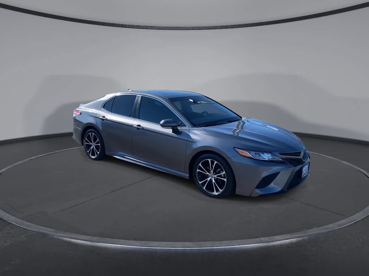 2020 Toyota Camry SE photo 2