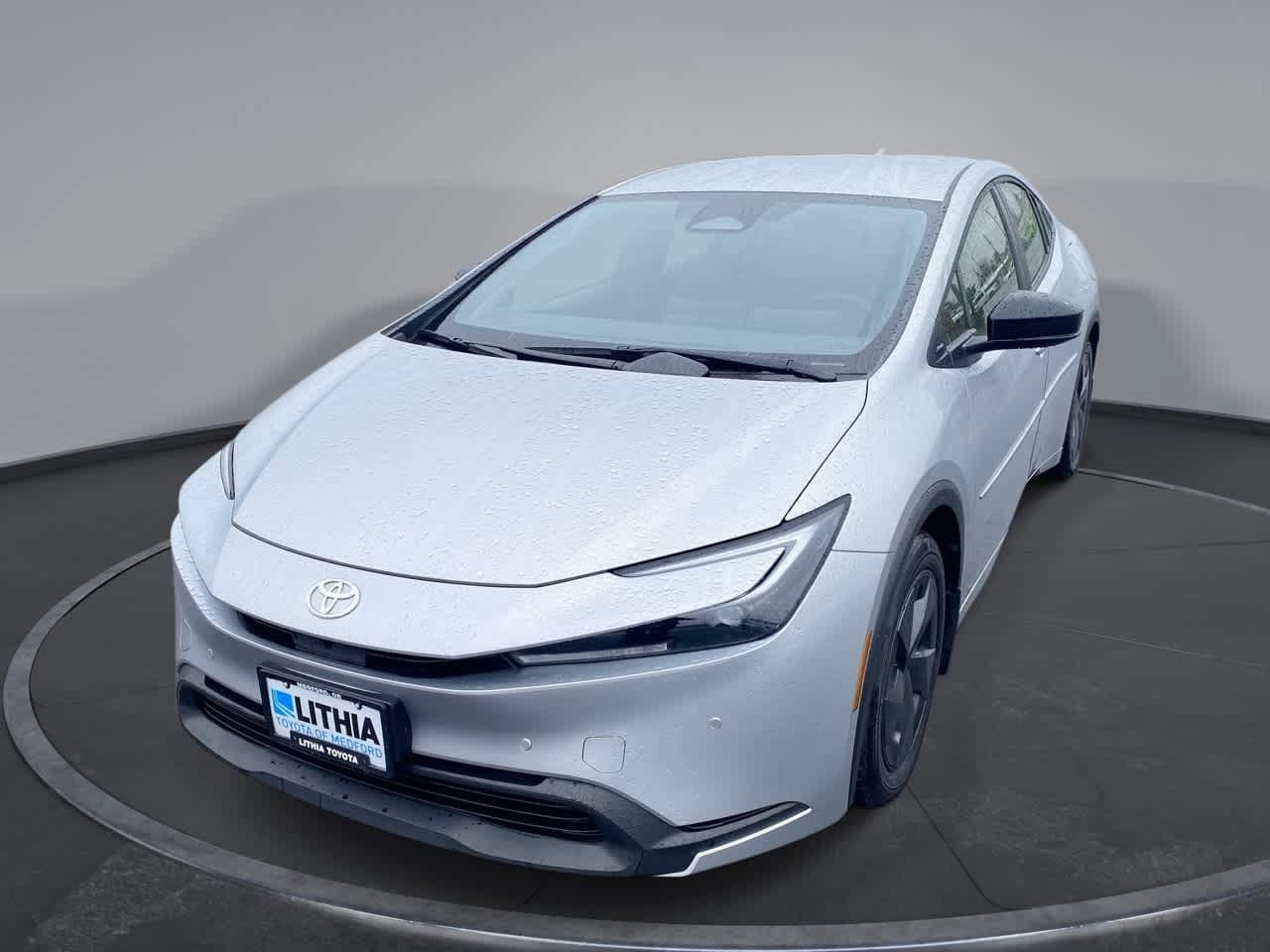 2024 Toyota Prius LE's photo