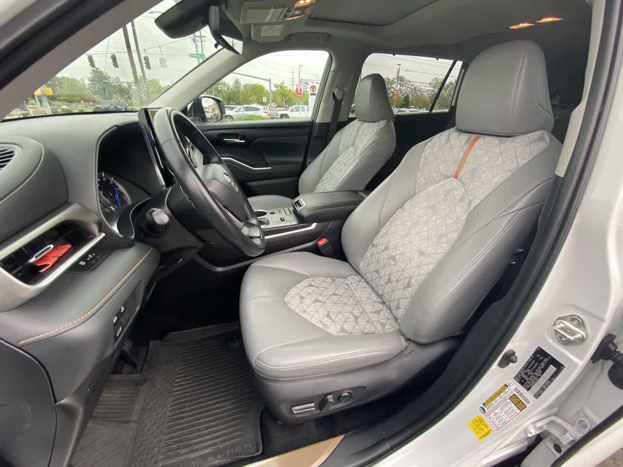 Thumbnail: 2022 Toyota Highlander - 11