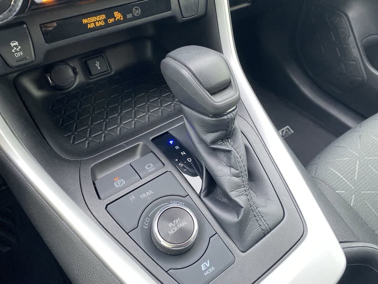 Thumbnail: 2022 Toyota RAV4 - 19