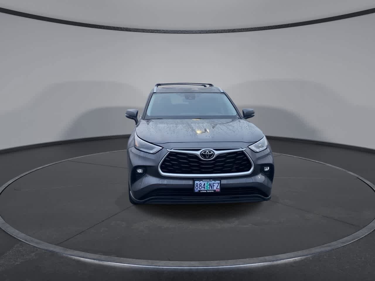 2022 Toyota Highlander XLE photo 3