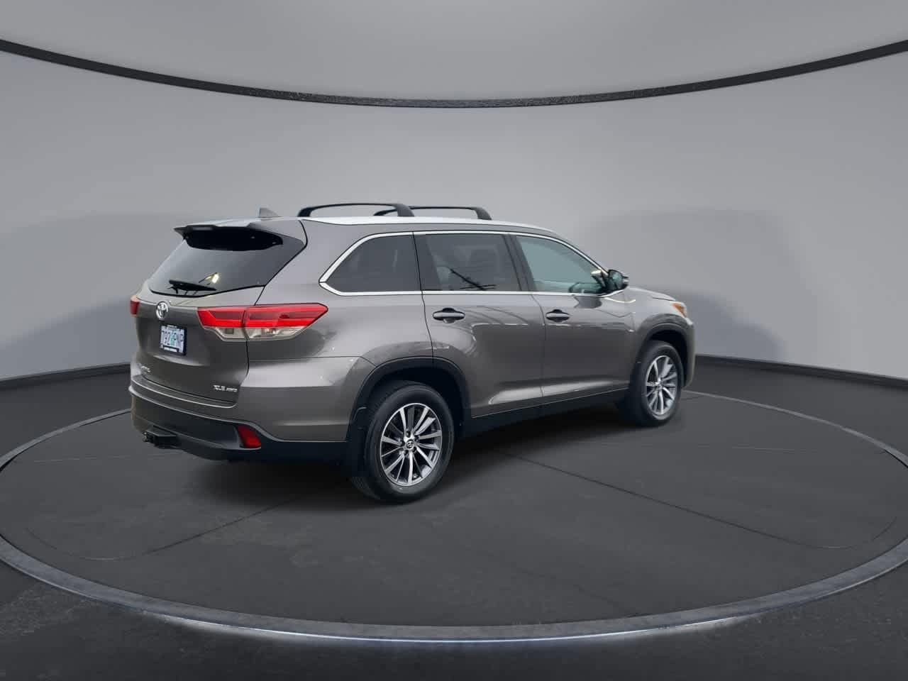 Thumbnail: 2019 Toyota Highlander - 8