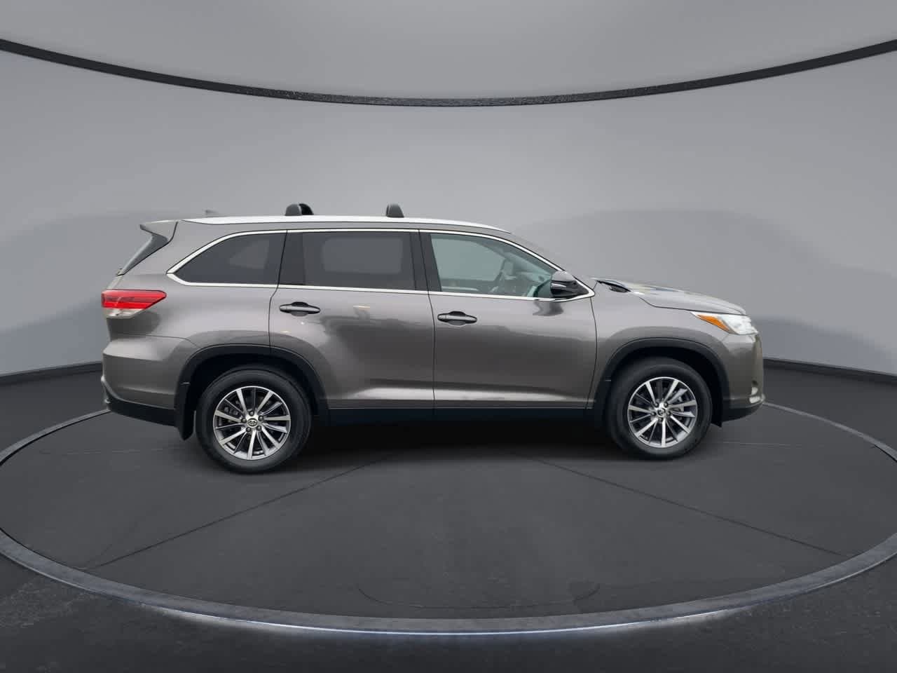 Thumbnail: 2019 Toyota Highlander - 9