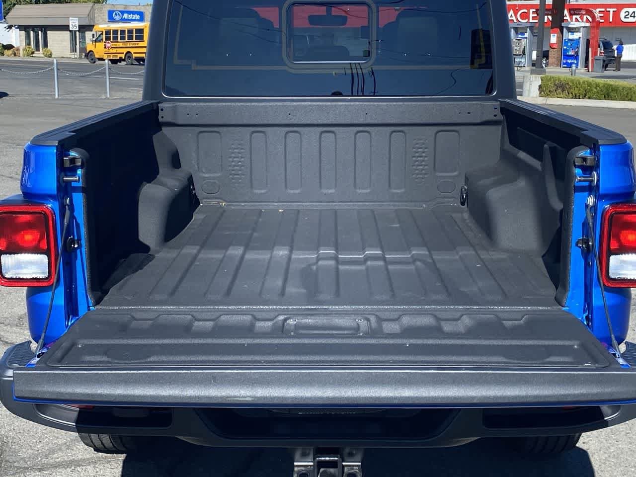 Thumbnail: 2023 Jeep Gladiator - 23