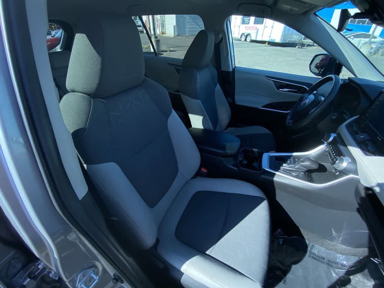 2021 Toyota RAV4 XLE 23