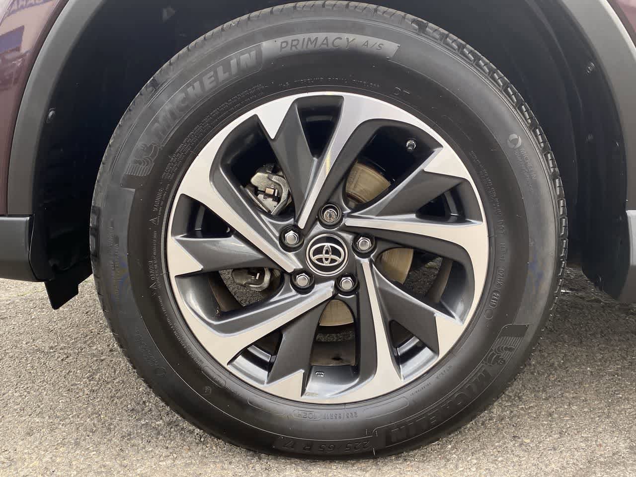 Thumbnail: 2017 Toyota RAV4 - 10