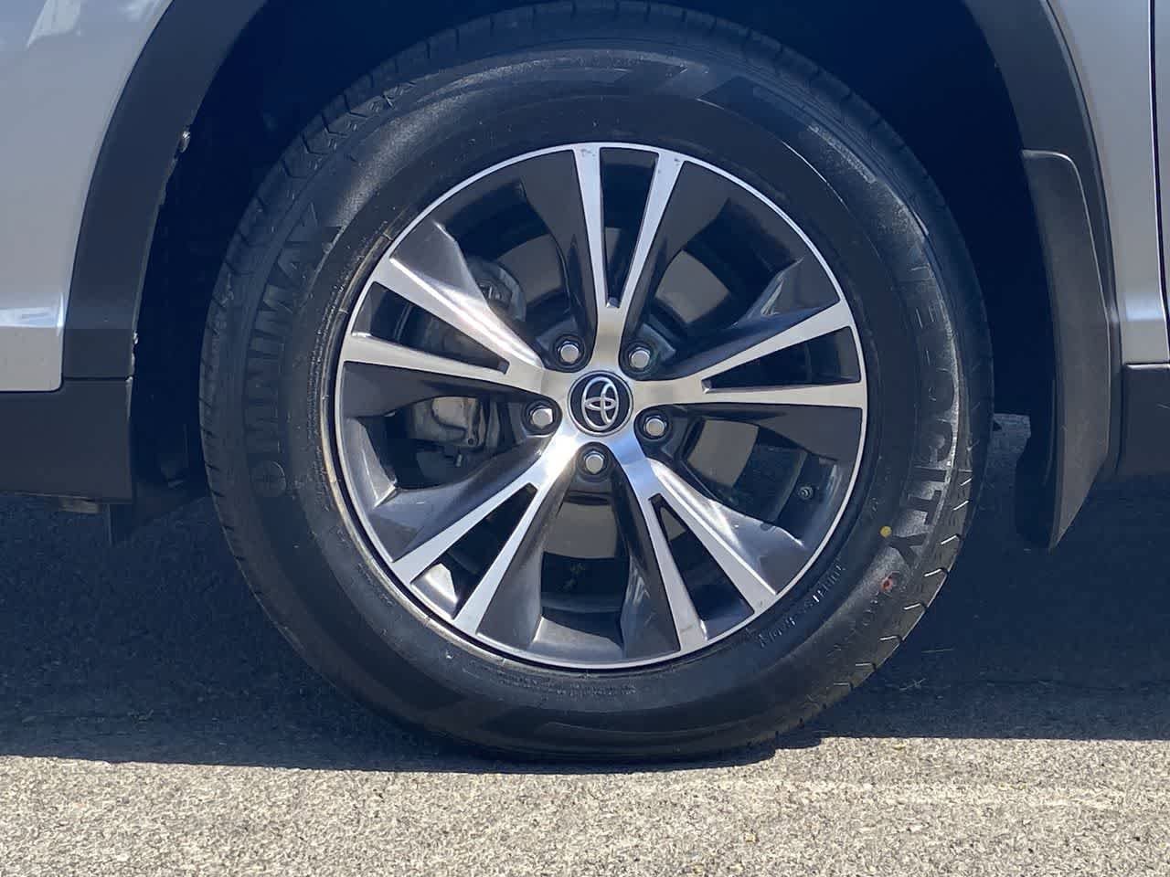 Thumbnail: 2019 Toyota Highlander - 10