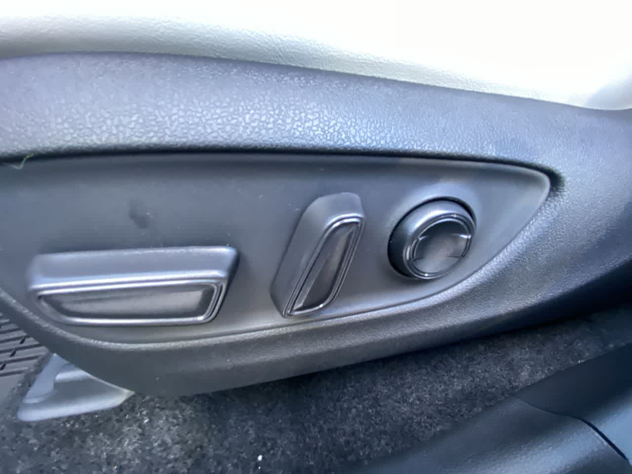 Thumbnail: 2025 Toyota RAV4 - 12