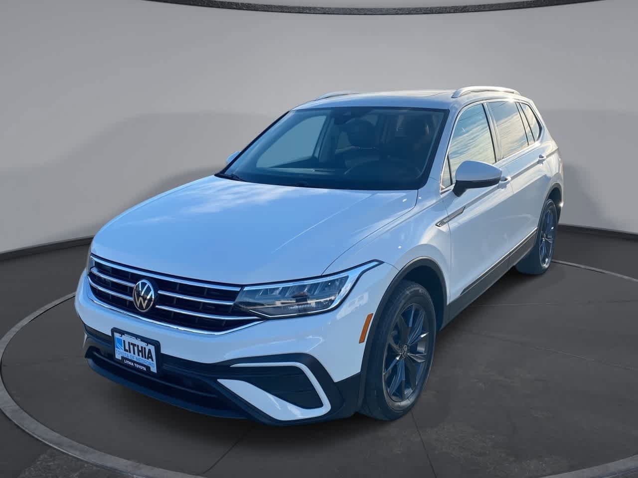Thumbnail: 2022 Volkswagen Tiguan - 1