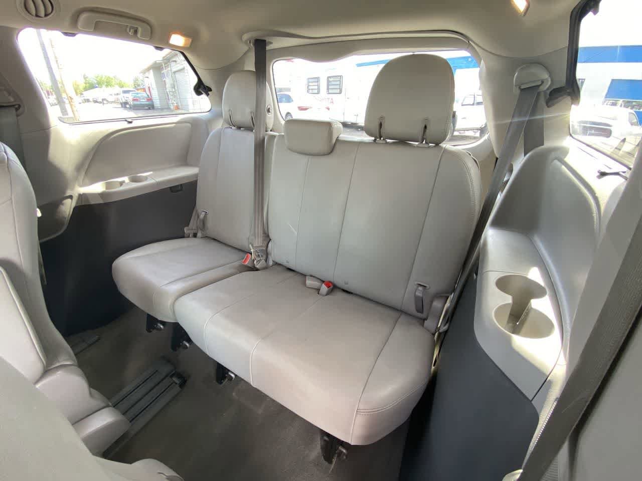 Thumbnail: 2018 Toyota Sienna - 23