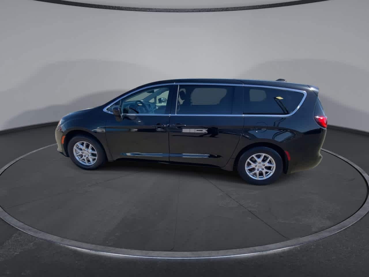 Thumbnail: 2024 Chrysler Voyager - 5