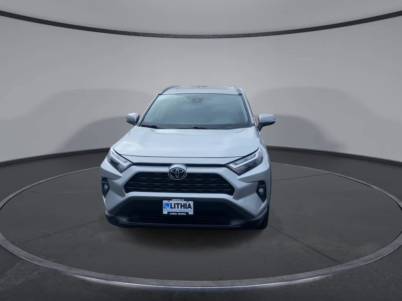 2023 Toyota RAV4 XLE Premium photo 3