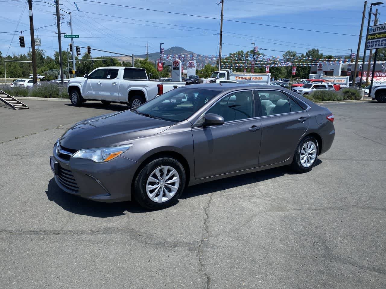 2016 Toyota Camry LE -
                  Medford, OR