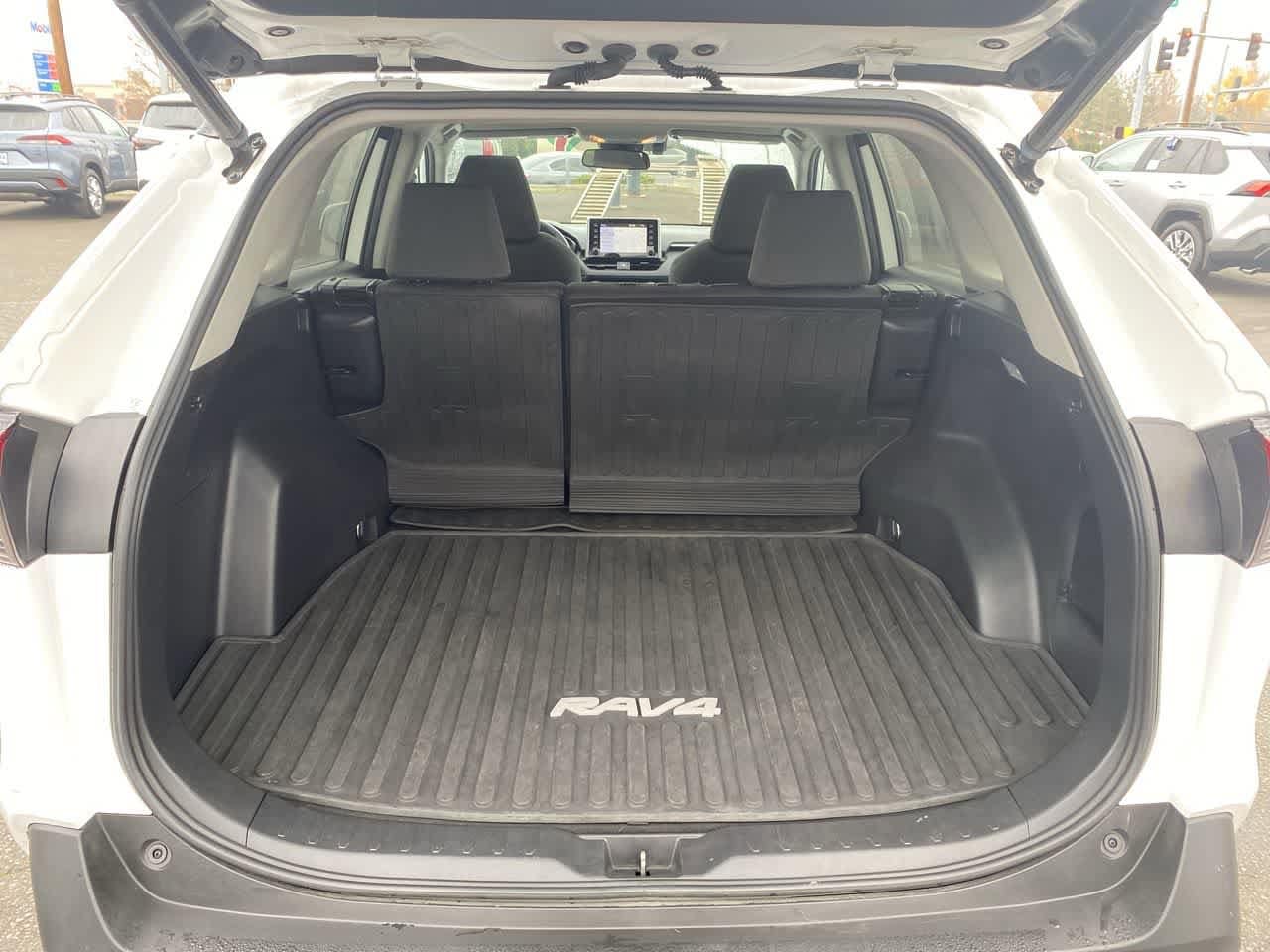 Thumbnail: 2021 Toyota RAV4 - 23